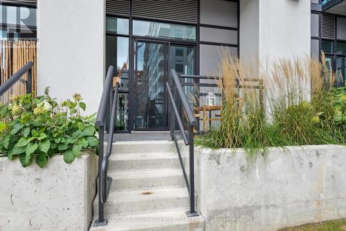 101 - 25 NEIGHBOURHOOD LANE  Toronto, ON M6P 1Z9