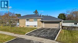 491 WARMINSTER Drive  Oakville, ON L6L 4N4