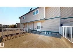 1396 LAKEWOOD RD NW  Edmonton, AB T6K 3M2