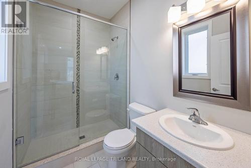 2467 Irish Moss Road, London South (South U), ON - Indoor Photo Showing Bathroom