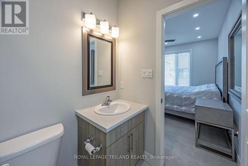 2467 Irish Moss Road, London South (South U), ON - Indoor Photo Showing Bathroom