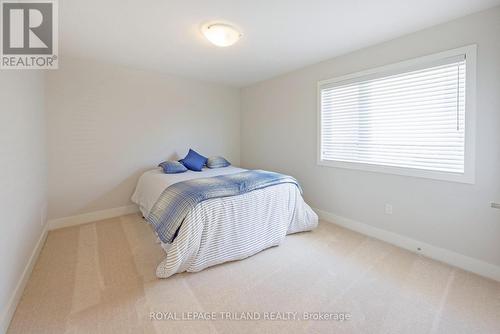 2467 Irish Moss Road, London South (South U), ON - Indoor Photo Showing Bedroom