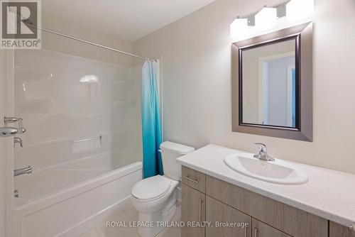 2467 Irish Moss Road, London South (South U), ON - Indoor Photo Showing Bathroom