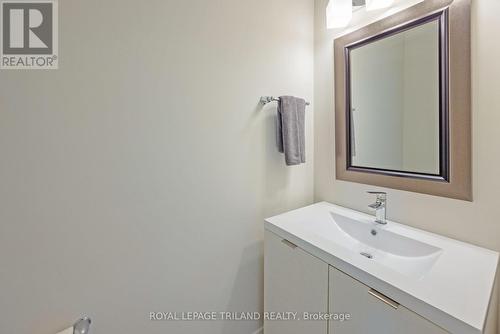 2467 Irish Moss Road, London South (South U), ON - Indoor Photo Showing Bathroom