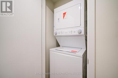 152 Matawin Lane, Richmond Hill, ON - Indoor Photo Showing Laundry Room