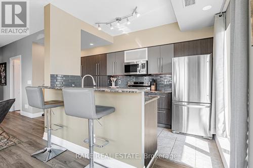 703 - 2119 Lake Shore Boulevard W, Toronto, ON - Indoor Photo Showing Kitchen With Upgraded Kitchen