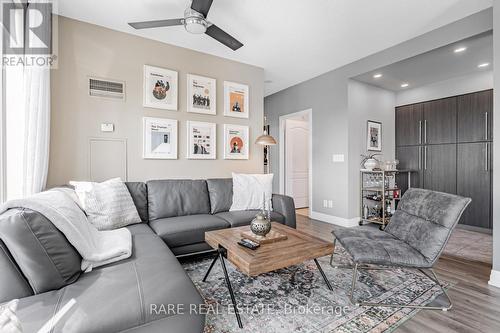 703 - 2119 Lake Shore Boulevard W, Toronto, ON - Indoor Photo Showing Living Room