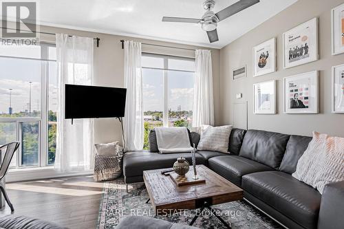 703 - 2119 Lake Shore Boulevard W, Toronto, ON - Indoor Photo Showing Living Room