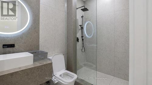 100 Appleby Place, Burlington, ON - Indoor Photo Showing Bathroom