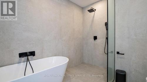 100 Appleby Place, Burlington, ON - Indoor Photo Showing Bathroom