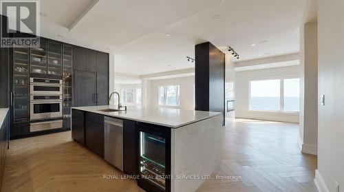 100 Appleby Place, Burlington, ON - Indoor Photo Showing Kitchen With Upgraded Kitchen