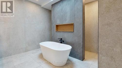 100 Appleby Place, Burlington, ON - Indoor Photo Showing Bathroom