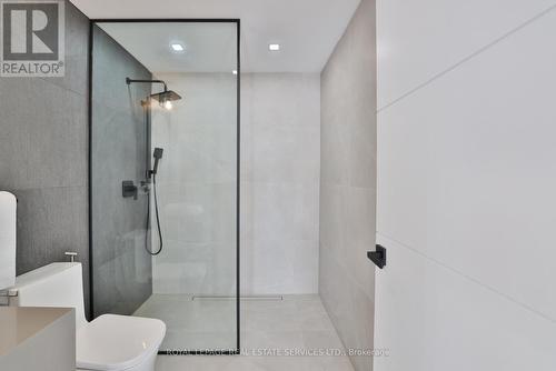 100 Appleby Place, Burlington, ON - Indoor Photo Showing Bathroom