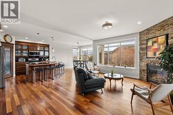 Living room with fireplace - 