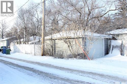 3205 Whitmore Avenue, Regina, SK - Outdoor