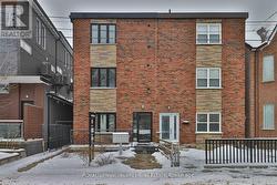 2 - 62 LIPPINCOTT STREET  Toronto, ON M5T 2R5