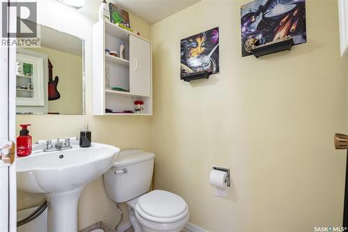 442-444 Russell Road, Saskatoon, SK - Indoor Photo Showing Bathroom