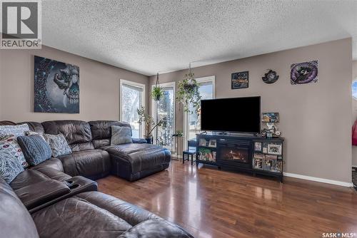 442-444 Russell Road, Saskatoon, SK - Indoor Photo Showing Living Room