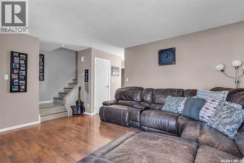 442-444 Russell Road, Saskatoon, SK - Indoor Photo Showing Living Room