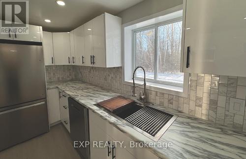 #130 - 63 Whites Road, Quinte West (Sidney Ward), ON - Indoor Photo Showing Kitchen With Upgraded Kitchen