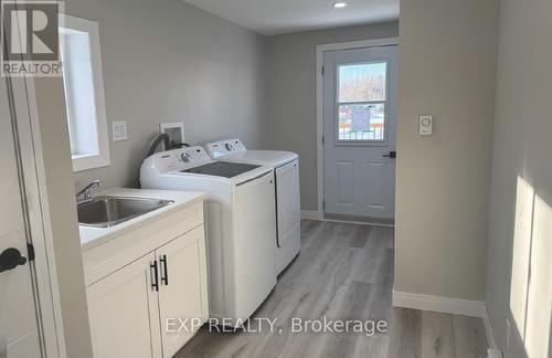 #130 - 63 Whites Road, Quinte West (Sidney Ward), ON - Indoor Photo Showing Laundry Room