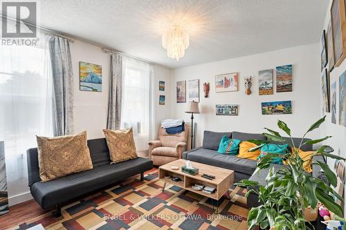 378-380 Booth Street, Ottawa, ON - Indoor Photo Showing Living Room