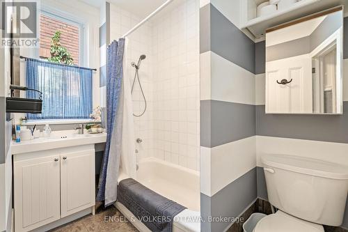 378-380 Booth Street, Ottawa, ON - Indoor Photo Showing Bathroom