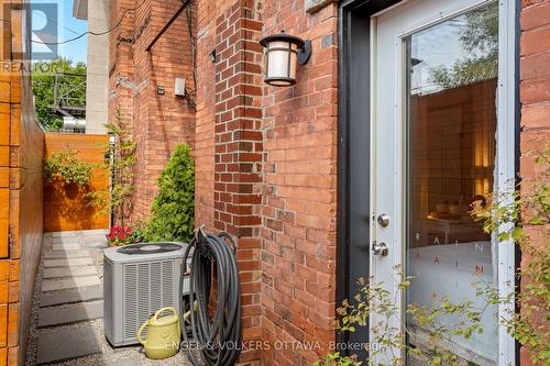 378-380 Booth Street, Ottawa, ON - Outdoor