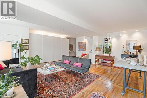 378-380 Booth Street, Ottawa, ON - Indoor Photo Showing Living Room