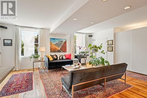 378-380 Booth Street, Ottawa, ON - Indoor Photo Showing Living Room