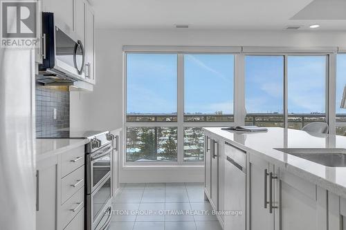 903 - 330 Titan Private, Ottawa, ON - Indoor Photo Showing Kitchen With Upgraded Kitchen