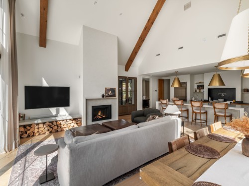 Vue d'ensemble - 230 Prom. Des Cervidés, Morin-Heights, QC - Indoor Photo Showing Living Room With Fireplace