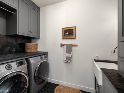 Salle de lavage - 230 Prom. Des Cervidés, Morin-Heights, QC - Indoor Photo Showing Laundry Room