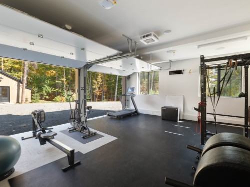 Garage - 230 Prom. Des Cervidés, Morin-Heights, QC - Indoor Photo Showing Gym Room