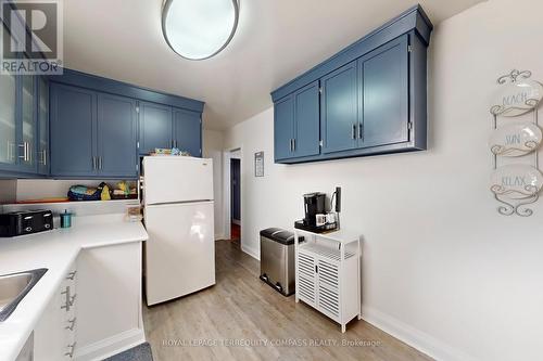 1568 Asgard Drive, Mississauga, ON - Indoor Photo Showing Kitchen