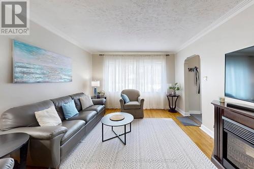 1568 Asgard Drive, Mississauga, ON - Indoor Photo Showing Living Room