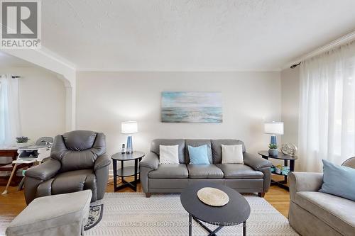 1568 Asgard Drive, Mississauga, ON - Indoor Photo Showing Living Room