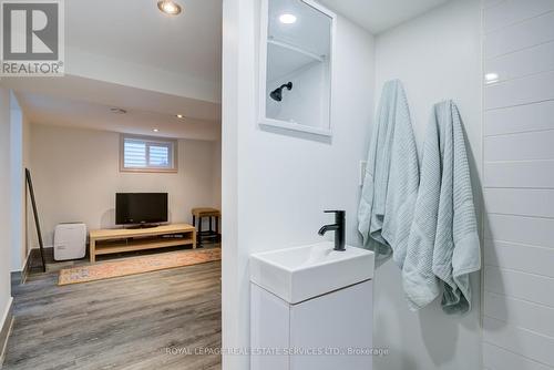 36 Harmony Avenue, Hamilton, ON - Indoor Photo Showing Bathroom