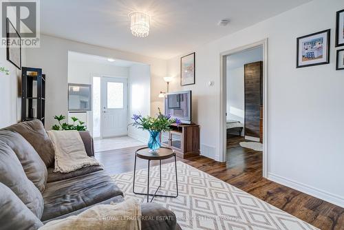 36 Harmony Avenue, Hamilton, ON - Indoor Photo Showing Living Room