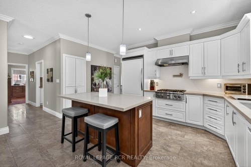 21 Corvinelli Drive, Whitby, ON - Indoor Photo Showing Kitchen With Upgraded Kitchen