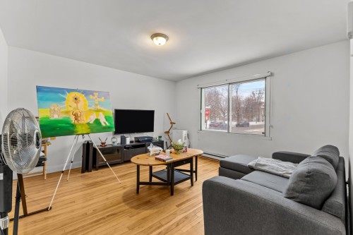 Living Room - 6490  - 6492 Av. Mclynn, Montréal (Côte-Des-Neiges/Notre-Dame-De-Grâce), QC - Indoor Photo Showing Living Room