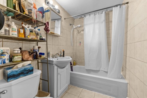 Bathroom - 6490  - 6492 Av. Mclynn, Montréal (Côte-Des-Neiges/Notre-Dame-De-Grâce), QC - Indoor Photo Showing Bathroom