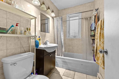 Bathroom - 6490  - 6492 Av. Mclynn, Montréal (Côte-Des-Neiges/Notre-Dame-De-Grâce), QC - Indoor Photo Showing Bathroom