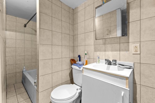 Bathroom - 6490  - 6492 Av. Mclynn, Montréal (Côte-Des-Neiges/Notre-Dame-De-Grâce), QC - Indoor Photo Showing Bathroom