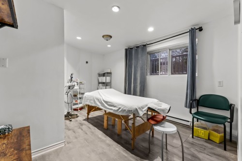 Bedroom - 6490  - 6492 Av. Mclynn, Montréal (Côte-Des-Neiges/Notre-Dame-De-Grâce), QC - Indoor