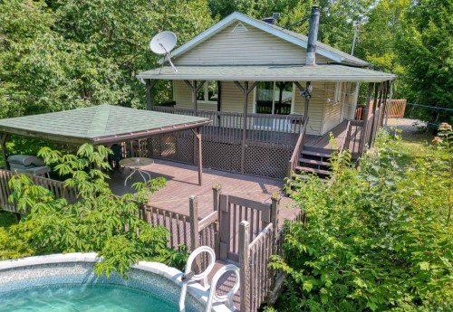 Piscine - 24 Ch. Peninsula, Saint-Adolphe-D'Howard, QC - Outdoor With Deck Patio Veranda
