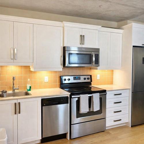 Kitchen - 207-1205 Rue Mackay, Montréal (Ville-Marie), QC - Indoor Photo Showing Kitchen With Upgraded Kitchen
