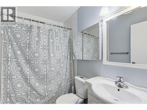 383 Hollyburn Drive, Kamloops, BC - Indoor Photo Showing Bathroom