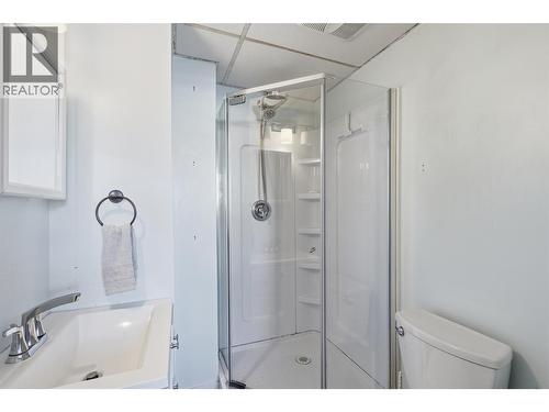 383 Hollyburn Drive, Kamloops, BC - Indoor Photo Showing Bathroom