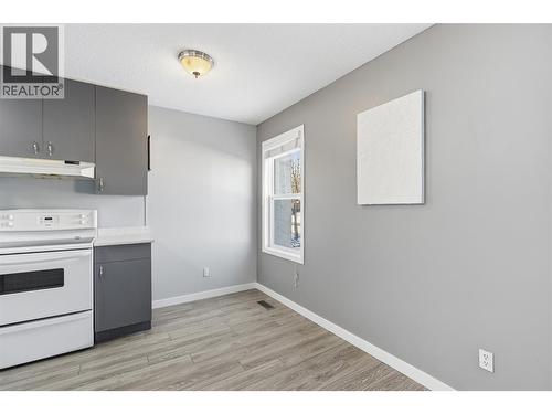 383 Hollyburn Drive, Kamloops, BC - Indoor Photo Showing Kitchen
